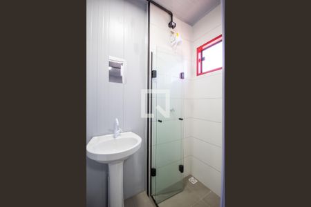 Banheiro de kitnet/studio para alugar com 1 quarto, 10m² em Vila Osasco, Osasco