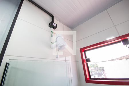 Banheiro de kitnet/studio para alugar com 1 quarto, 10m² em Vila Osasco, Osasco