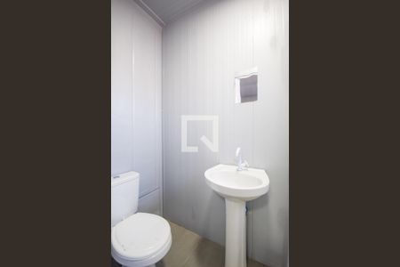 Banheiro de kitnet/studio para alugar com 1 quarto, 10m² em Vila Osasco, Osasco