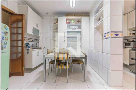 Casa à venda com 223m², 3 quartos e 4 vagas