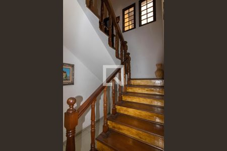 Escada de casa à venda com 5 quartos, 420m² em Jardim Pinhal, Guarulhos