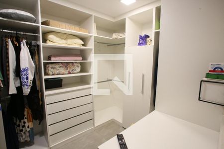 Apartamento para alugar com 130m², 2 quartos e 1 vaga Apartamento para alugar com 130m², 2 quartos e 1 vagaCloset da suíte