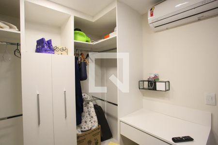 Apartamento para alugar com 130m², 2 quartos e 1 vaga Apartamento para alugar com 130m², 2 quartos e 1 vagaCloset da suíte