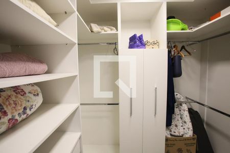 Apartamento para alugar com 130m², 2 quartos e 1 vaga Apartamento para alugar com 130m², 2 quartos e 1 vagaCloset da suíte