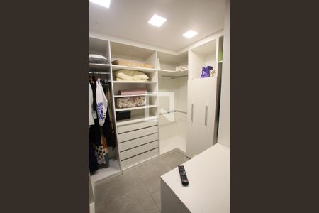 Apartamento para alugar com 130m², 2 quartos e 1 vaga Apartamento para alugar com 130m², 2 quartos e 1 vagaCloset da suíte