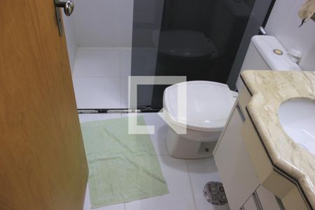 Casa de condomínio à venda com 130m², 3 quartos e 2 vagasBanheiro da 1º Suíte