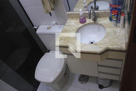 Casa de condomínio à venda com 130m², 3 quartos e 2 vagasBanheiro da 1º Suíte