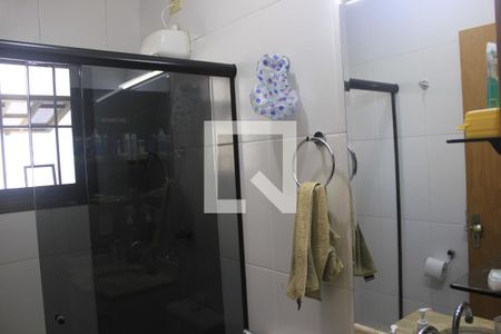 Casa de condomínio à venda com 130m², 3 quartos e 2 vagasBanheiro da 1º Suíte