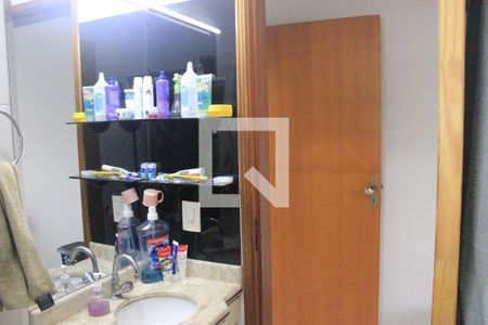 Casa de condomínio à venda com 130m², 3 quartos e 2 vagasBanheiro da 1º Suíte