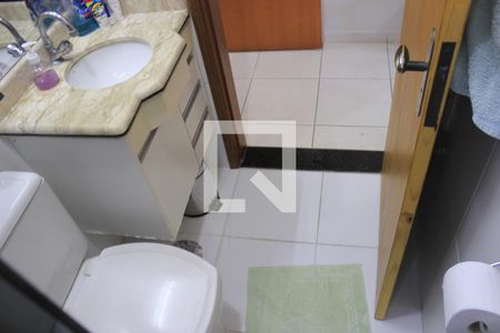 Casa de condomínio à venda com 130m², 3 quartos e 2 vagasBanheiro da 1º Suíte