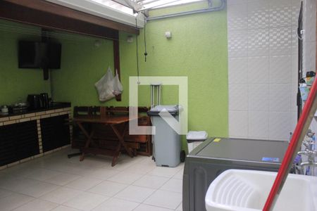 Casa de condomínio à venda com 130m², 3 quartos e 2 vagasEspaço gourmet com lavanderia