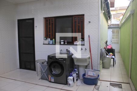 Casa de condomínio à venda com 130m², 3 quartos e 2 vagasEspaço gourmet com lavanderia