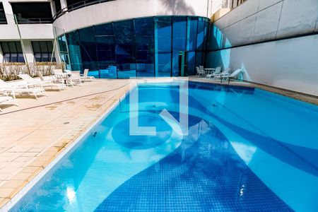 Apartamento para alugar com 280m², 4 quartos e 4 vagas Apartamento para alugar com 280m², 4 quartos e 4 vagasÁrea comum - Piscina