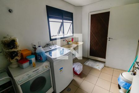 Apartamento para alugar com 280m², 4 quartos e 4 vagas Apartamento para alugar com 280m², 4 quartos e 4 vagasÁrea de Serviço