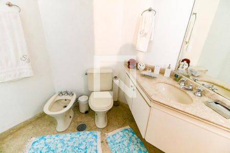 Apartamento para alugar com 280m², 4 quartos e 4 vagas Apartamento para alugar com 280m², 4 quartos e 4 vagasBanheiro da Suíte 1