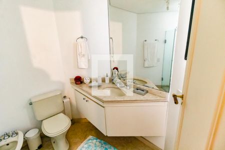 Apartamento para alugar com 280m², 4 quartos e 4 vagas Apartamento para alugar com 280m², 4 quartos e 4 vagasBanheiro da Suíte 1