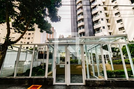 Apartamento para alugar com 280m², 4 quartos e 4 vagas Apartamento para alugar com 280m², 4 quartos e 4 vagasFachada e portaria