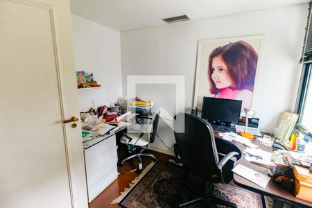 Apartamento para alugar com 280m², 4 quartos e 4 vagas Apartamento para alugar com 280m², 4 quartos e 4 vagasEscritório