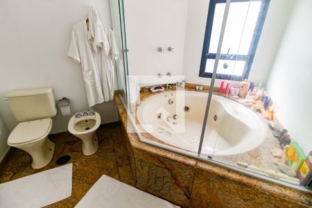 Apartamento para alugar com 280m², 4 quartos e 4 vagas Apartamento para alugar com 280m², 4 quartos e 4 vagasBanheiro 2 - Suíte master