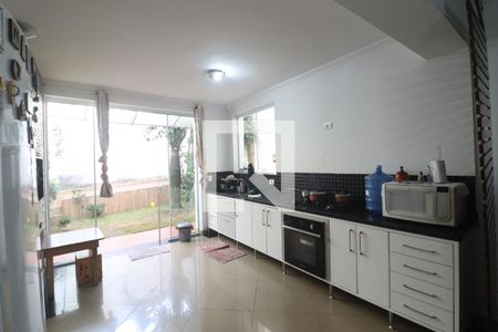 Casa à venda com 150m², 2 quartos e 2 vagasCozinha 