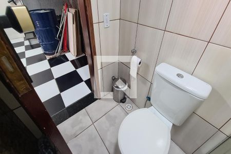 Casa à venda com 250m², 3 quartos e 4 vagasBanheiro salão de festa