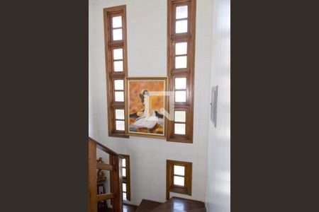 Casa à venda com 250m², 4 quartos e 3 vagasEscada