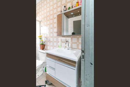 Banheiro de apartamento à venda com 2 quartos, 60m² em Santa Terezinha, Belo Horizonte