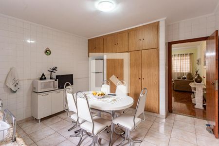 Casa à venda com 230m², 2 quartos e 2 vagasCozinha