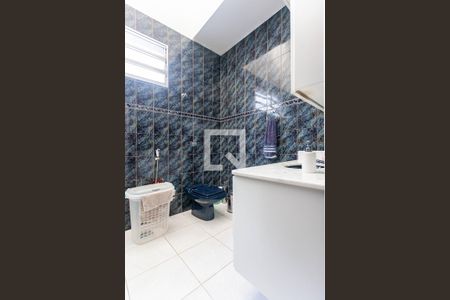 Casa à venda com 230m², 2 quartos e 2 vagasBanheiro