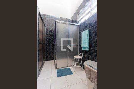 Casa à venda com 230m², 2 quartos e 2 vagasBanheiro