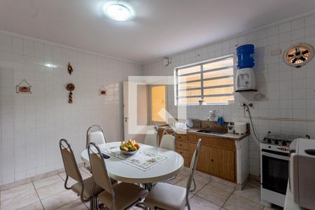 Casa à venda com 230m², 2 quartos e 2 vagasCozinha