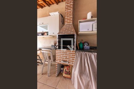 Casa à venda com 300m², 3 quartos e 2 vagas Casa à venda com 300m², 3 quartos e 2 vagasÁrea comum