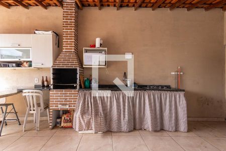 Casa à venda com 300m², 3 quartos e 2 vagas Casa à venda com 300m², 3 quartos e 2 vagasÁrea comum