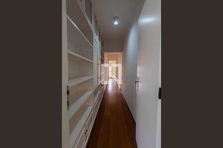 Apartamento à venda com 200m², 3 quartos e 3 vagasCorredor