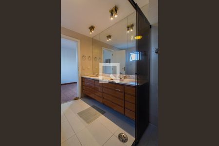 Apartamento à venda com 200m², 3 quartos e 3 vagasBanheiro da Suíte Master