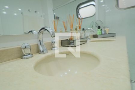 Apartamento à venda com 190m², 3 quartos e 2 vagasDetalhe banheiro