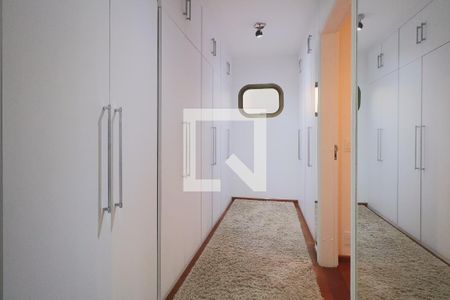 Apartamento à venda com 190m², 3 quartos e 2 vagasCorredor Armários