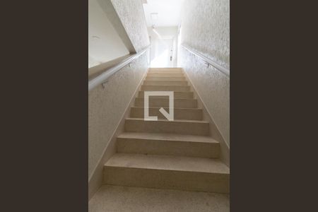 Apartamento à venda com 62m², 2 quartos e 1 vaga Apartamento à venda com 62m², 2 quartos e 1 vagaEscada