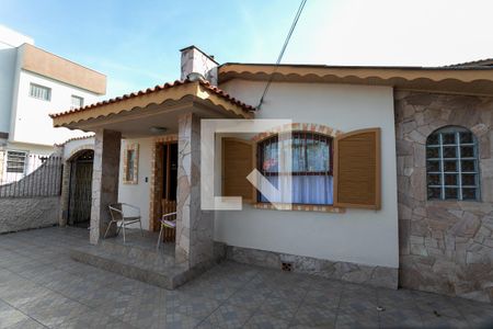 Casa para alugar com 330m², 3 quartos e 8 vagas Casa para alugar com 330m², 3 quartos e 8 vagasFachada