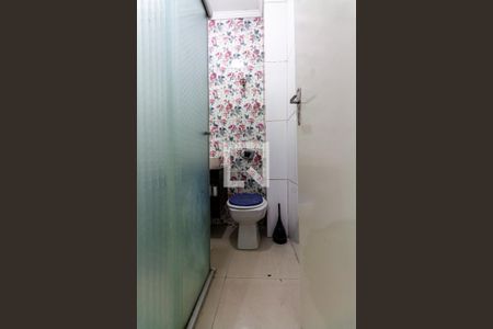 Banheiro de apartamento à venda com 1 quarto, 30m² em Rio Branco, Porto Alegre