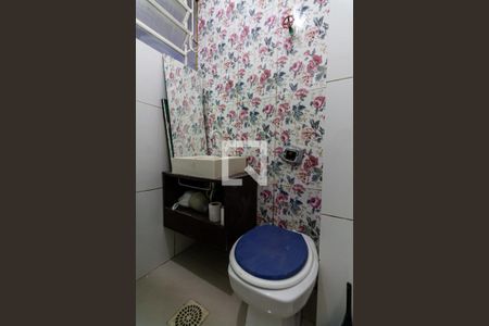 Banheiro de apartamento à venda com 1 quarto, 30m² em Rio Branco, Porto Alegre