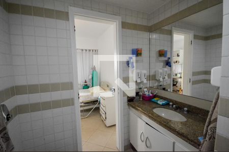 Apartamento para alugar com 217m², 4 quartos e 3 vagasBanheiro da Suíte 2