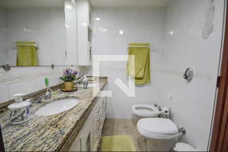 Apartamento para alugar com 217m², 4 quartos e 3 vagasBanheiro da Suíte 1