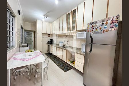 Casa à venda com 325m², 2 quartos e 4 vagasCozinha 