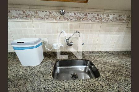 Casa à venda com 325m², 2 quartos e 4 vagasCozinha 