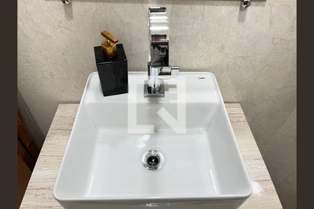 Casa à venda com 325m², 2 quartos e 4 vagasBanheiro Social