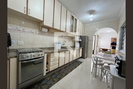 Casa à venda com 325m², 2 quartos e 4 vagasCozinha 