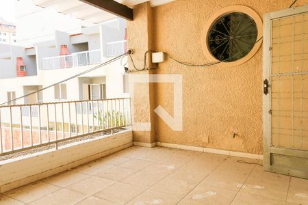 Casa à venda com 379m², 3 quartos e 4 vagasVaranda do Quarto Suite - 2º Pavimento