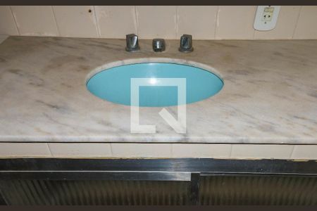 Casa à venda com 379m², 3 quartos e 4 vagasBanheiro da Suite - 2º Pavimento