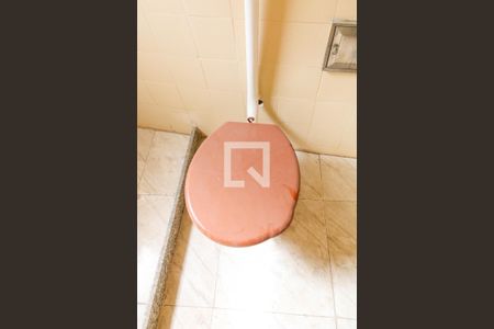 Casa à venda com 379m², 3 quartos e 4 vagasBanheiro da Quarto Suite anexa